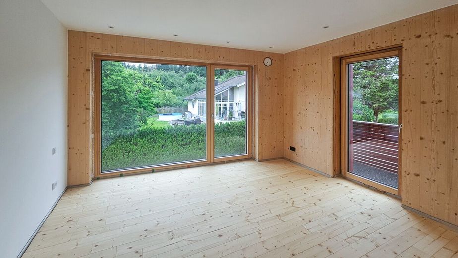 Stadtvilla mit kleinem Garten - Neubau Massivholzhaus am Waldrand mit 180m² Wohnfläche – Wohlbefinden durch Holz