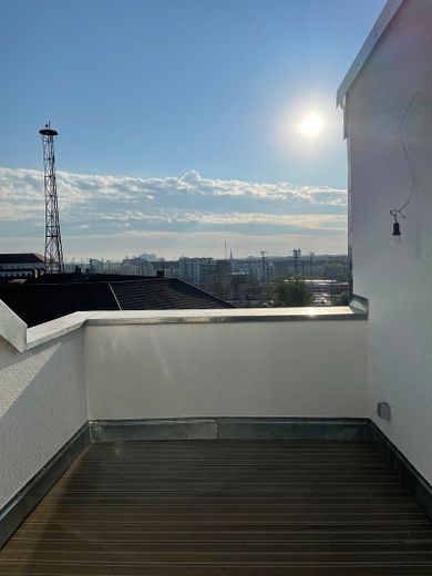 Standard nowego budownictwa! Jasne 3,5-pokojowe mieszkanie na poddaszu z balkonem, klimatyzacją i widokiem na zamek. – Balkon