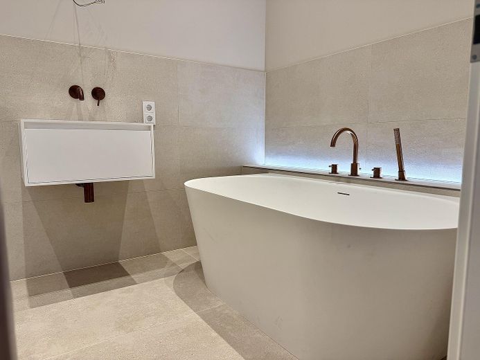 Toplocatie Wilmersdorf: Hoogwaardig gerenoveerde 2-kamerwoning – Foto 2