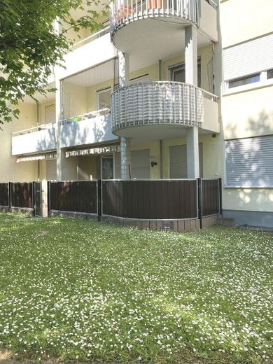Eigentumswohnung mit Terrasse - saniert – Wohnung - Gartenansicht