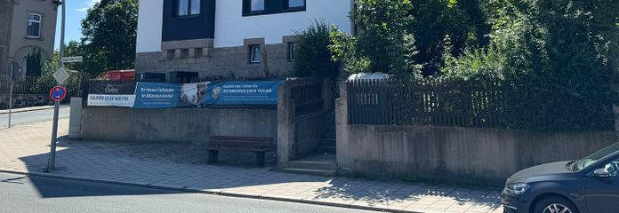 Erstbezug - Sanierte 3-Zimmer DG Wohnung mit Panoramablick – Hausansicht