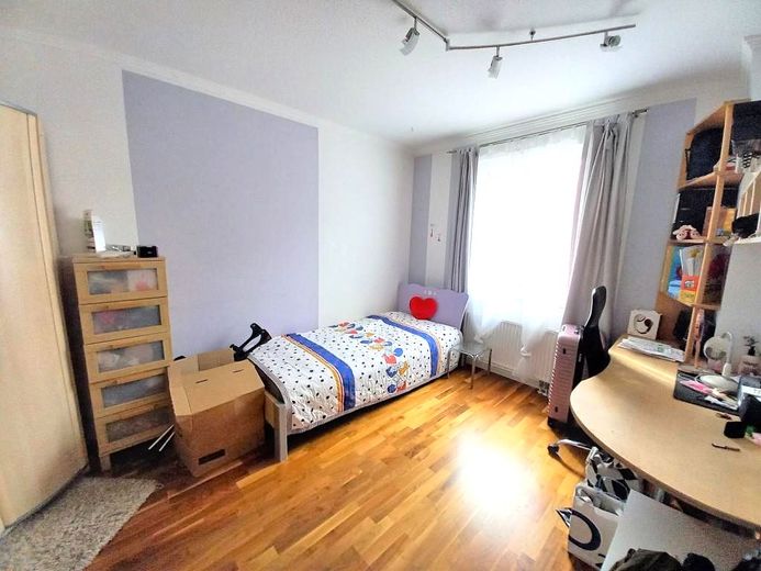 CITYHOUSE: Familienfreundliches Reiheneckhaus, TOP Lage mit Garten, Keller, Carport – Gästezimmer Obergeschoss