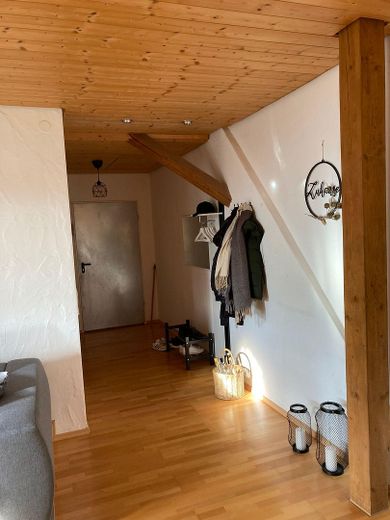 Ruim 3,5-kamerappartement met balkon, tuin en parkeerplaats – Foto 11