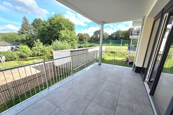 Ampio appartamento di 3 locali con balcone XXL al 1° piano - nuova costruzione, garage sotterraneo, ascensore!