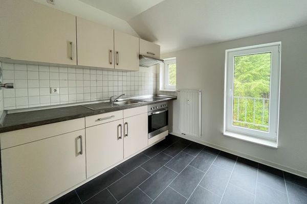 Helle Dachgeschosswohnung mit Einbauküche – Ihr neues Zuhause im Altendorfer Flemminggebiet...
