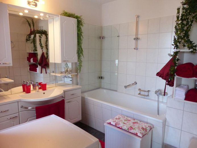 Bad mit Wanne