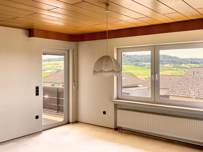 Hochwertiges Zweifamilienhaus, gehobene Ausstattung, Ausbaupotential, traumhafter Ausblick – Schlafzimmer Zugang zur Loggia