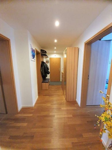 4-Zimmer-Wohnung mit hochwertiger EBK in Waldkraiburg – Flur