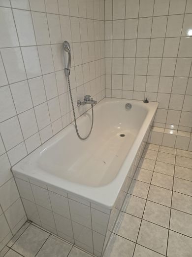 شقة أنيقة من 4 غرف في مبنى قديم | 130 m² | شرفتان | نافذة بارزة | موقع متميز بجوار محطة قطار S-Bahn Karlshorst – الصورة 6