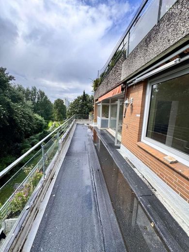Renovierungsbedürftige Dreizimmerwohnung mit traumhaftem Ausblick – Balkon