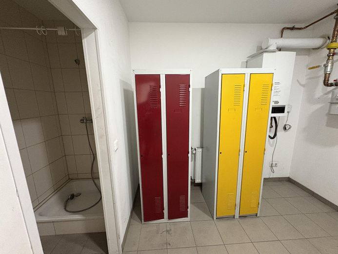 HALLE – ALLEINNUTZUNG - Lager/Verwaltung/Montage/Handwerk – Dusche und Umkleide Teil A