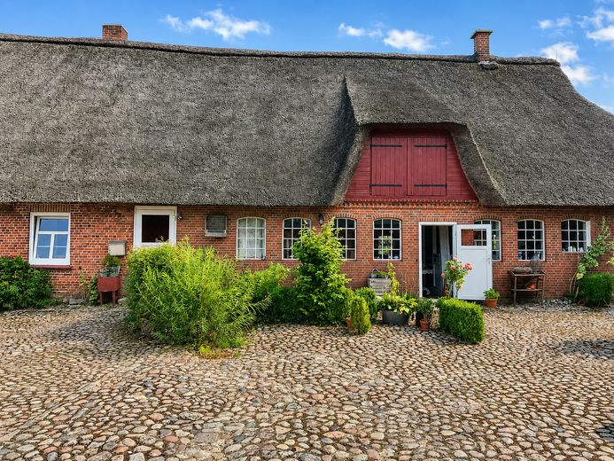 SEMPLICEMENTE HYGGE – storico casale con tetto di paglia e tanto spazio per le vostre idee – Gesamt Ansicht