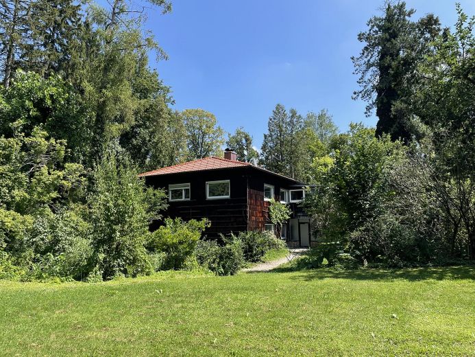 Paradies in Alleinlage – Wohnhaus Westansicht
