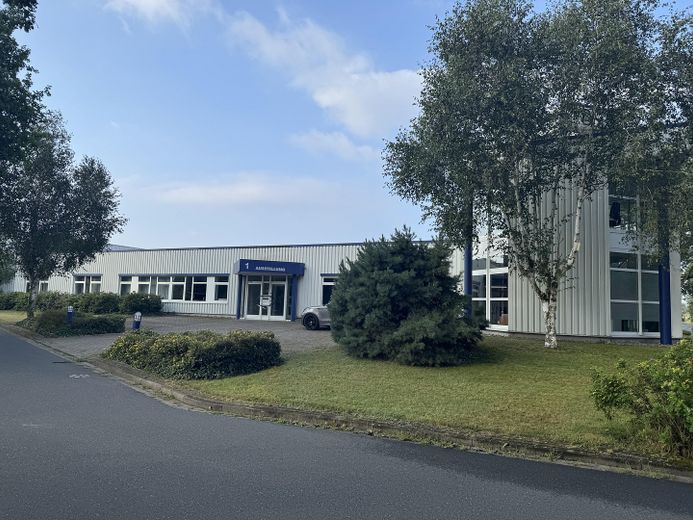 Top Gewerbeimmobilie in Isernhagen – Hausansicht