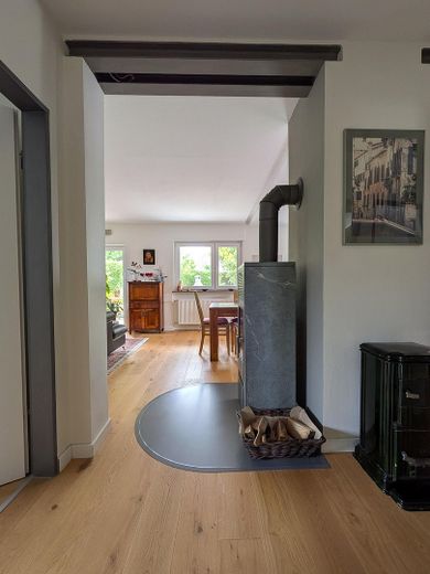 Provisionsfreies Ein-/Zweifamilienhaus mit schönem Garten – Wohnbereich mit Kamin EG