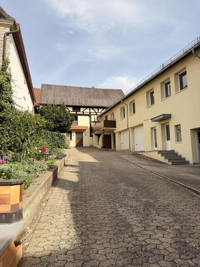 3-room apartment, fitted kitchen, balcony, garage – Photo 1