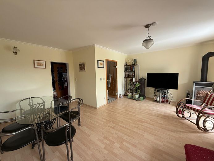 Wohnzimmer mit Specksteinofen