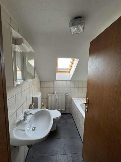 2-room apartment with fitted kitchen in Obersprockhövel – Bad
