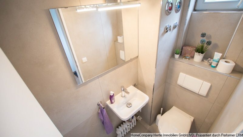 Renovierte Maisonette mit angenehmer Möblierung und großer Terrasse sowie 2 Balkone für 3-12 Monate in Kirchzarten-Burg – 0388b12597a9e3f5abd5e5bf5d5ed0a31c380f60.jpg