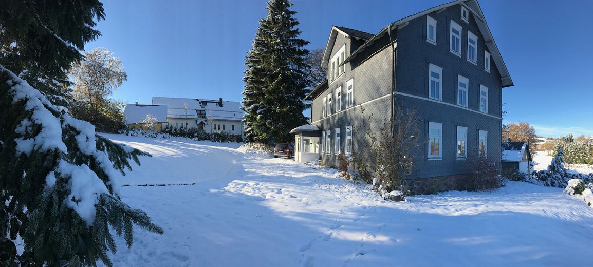 Schmiedefeld - 3-Raum-Whg in Landhausvilla - Wo andere Urlaub machen – Winter Hausansicht Seite