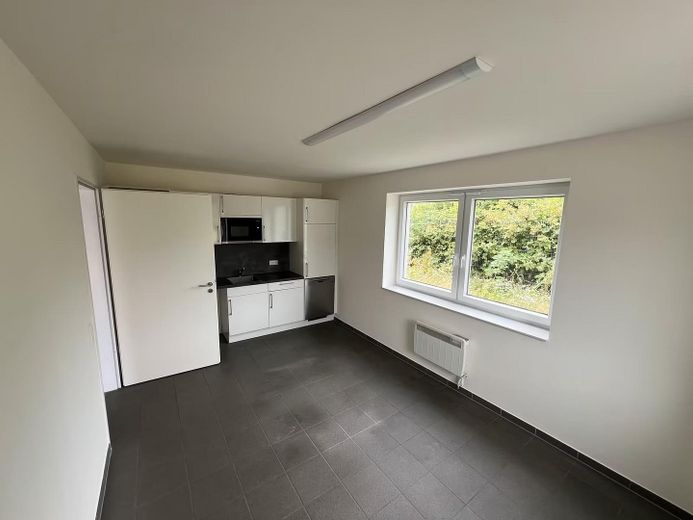 Новое коммерческое помещение (300 м²) с офисом, 1.500 м² открытой площадки и отличным подключением к A25 – Foto 6