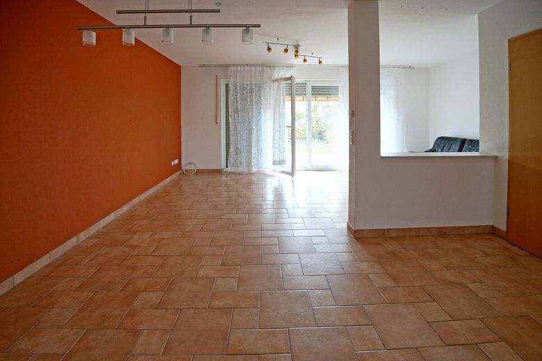 Sofort verfügbar: Gut geschnittenes Reihenmittelhaus in Langenhagen - Kaltenweide zu verkaufen! – Essbereich-Wohnzimmer