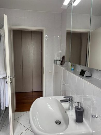 Saarbrücken! Luksusowy dom przy lesie, a jednak w mieście – spokojna, prestiżowa lokalizacja, wszechstronne możliwości wykorzystania – DG- Bad/WC +Dusche