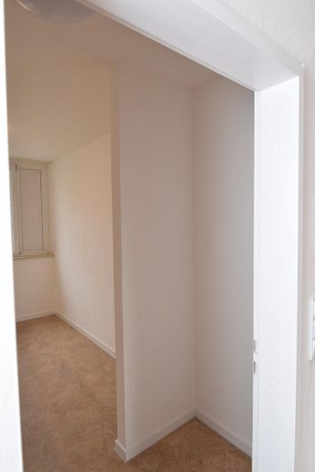 Helle 3-Zimmer Wohnung 70 m2 München Unterhaching mit Balkon Erstbezug nach Vollrenovierung – Küche Abstellraum