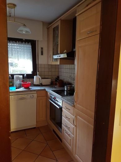 Küche vom Wohnzimmer aus.