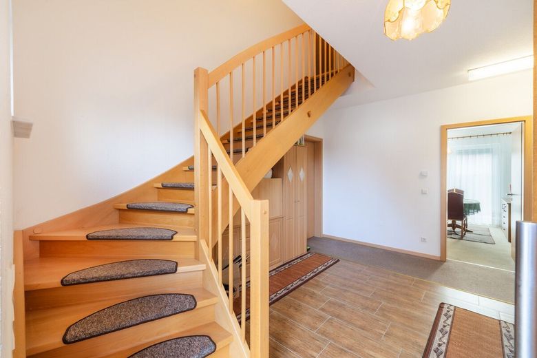 Ein Zuhause, das mitdenkt: modern, effizient und familienfreundlich! Familienhaus mit viel Platz! – Eingangsbereich EG