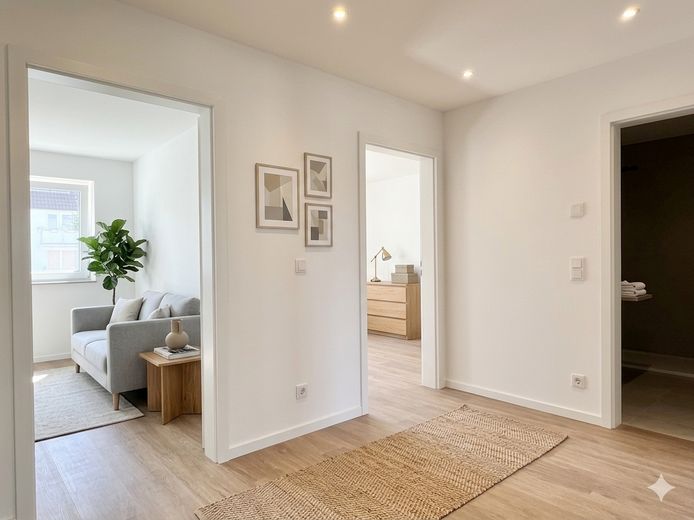 Completely renovated 2-room apartment (KfW70) with kitchen, first occupancy – quiet & energy-efficient – Flur