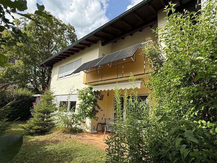 Przestronny dom jednorodzinny w topowej lokalizacji na sprzedaż od osoby prywatnej – Haus und Garten