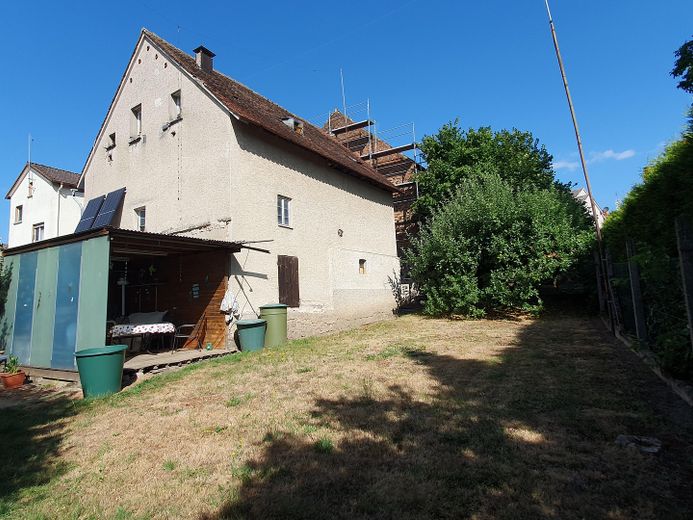 Family-friendly detached house with a large plot – Garten hinter Scheune