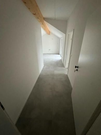 ETW - modernste Ausstattung - NEUBAU-hervorragende Lage - nachhaltige Bauweise - HIER Leben! – 26 Flur im DG von Wohnungstür her