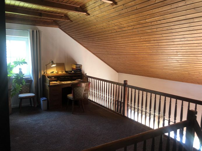 Einfamilienhaus in bester Wohnlage - *Courtagefrei* – Empore