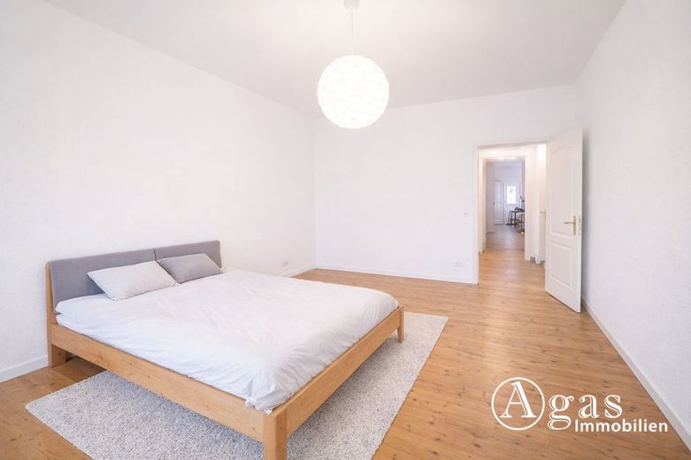 Charmante 2-Zi-Altbauwohnung mit Balkon in ruhiger Hinterhauslage – Schlafzimmer