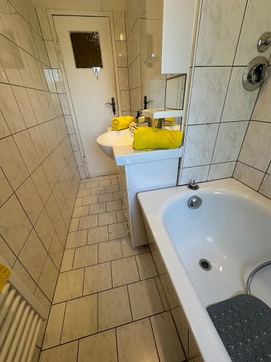 Luminoso apartamento de 3 habitaciones con balcón y vistas al jardín – Bad