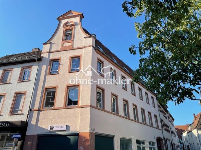 Edificio residencial multifamiliar renovado, 5,5 % de rentabilidad, casco antiguo de Landau, 4 unidades, dividido en régimen de propiedad horizontal, sin comisión – Foto 1