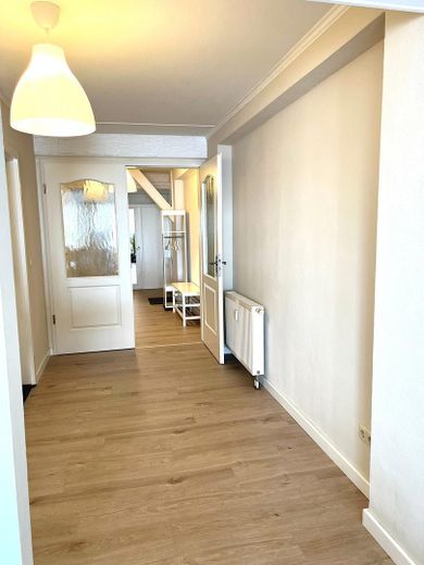 Disponible a partir de octubre de 2026: hermoso y luminoso apartamento de 2,5 habitaciones – Arbeitsbereich mit Blick Flur