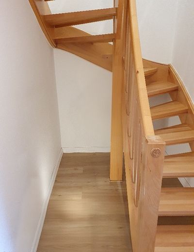 De particulier : appartement moderne, libre, très bien entretenu, de 2 pièces, en copropriété sur 2 niveaux, dernier étage à Marienthal – Photo 10