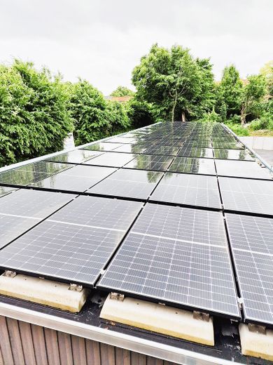 EG Wohnung mit Terrasse | NACHHALTIGSTE Immobilie Wolfsburgs, Lehmbau, PV - Autarkie, Appsteuerung – PV - Module