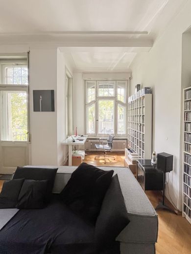 Home in the City, grüne Altbau-Oase in Wiesbaden! Kulturdenkmal-Villa, helle 2 Zi, 2 Balkone, 80 m² – Erker