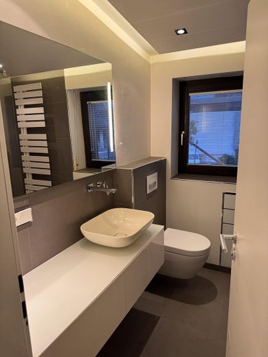 Stilvolle Maisonettewohnung mit Balkon und Stellplatz in Nidderau-Heldenbergen – Foto 13