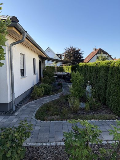 Dresden yakınında modern bir yuva: Havuz, fotovoltaik, depolama, Wallbox ve garaj – Fotoğraf 9