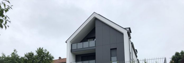 Gebäudeansicht/Carport