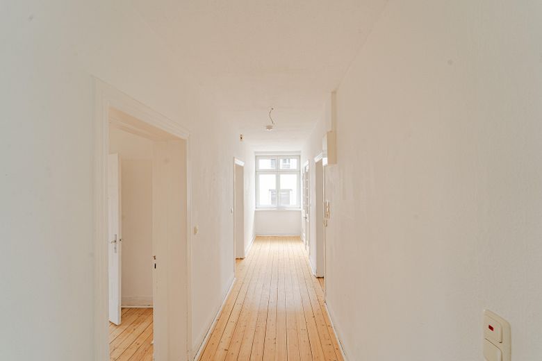 Hanseatik eski yapı klasiği: Paket halinde 3 daire • 44.605 € hedef kira • komisyonsuz – Wohnung 07 - 2. OG