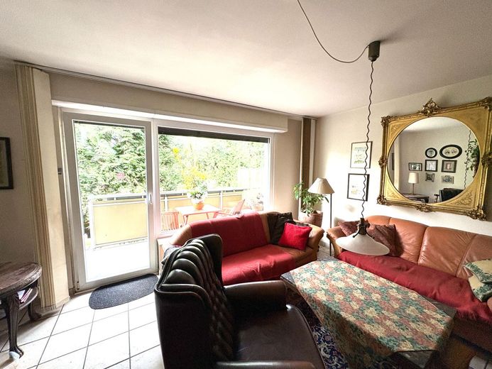 *KAPITALANLAGE* Eigentumswohnung mit Balkon, Garage &amp; Garten-Idylle – Wohnzimmer