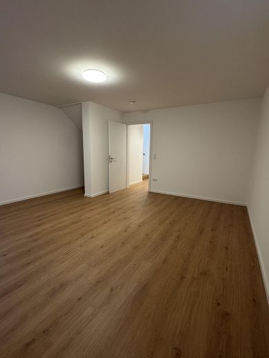 Sonnige 4-Zimmer Wohnung // Garten, EBK und hohen Decken // Neubau in Langenbach – Schlafraum/Wohnraum 4 
