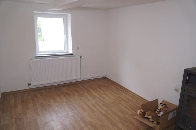 Vollständig renoviertes und modernisiertes 5-Zimmer-Einfamilienhaus in Eichendorf – Schlaf-/Gästezimmer EG
