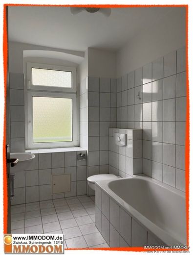 2-Zimmer- Hochparterre-Wohnung, gut geschnitten und in perfekter Lage, zu verkaufen! – Bad
